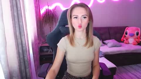 Snapshot of youdreamm chatting on 27, 11, 2025 Bella online show from 27, 11, 2025