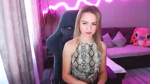 Snapshot of youdreamm chatting on 1, 12, 2025 Bella online show from 1, 12, 2025