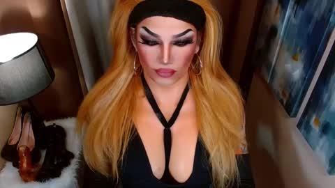 Snapshot of your1truequeen chatting on 2, 2, 2026 QUEEN MADISON online show from 2, 2, 2026