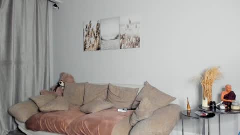 Snapshot of your__voice chatting on 28, 7, 2026 Camilla online show from 28, 7, 2026