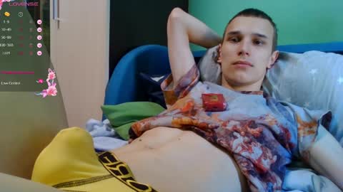Snapshot of your_honeyy chatting on 12, 4, 2026 Mark online show from 12, 4, 2026