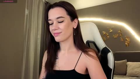 Jessica Loyd online show from 6, 11, 2025