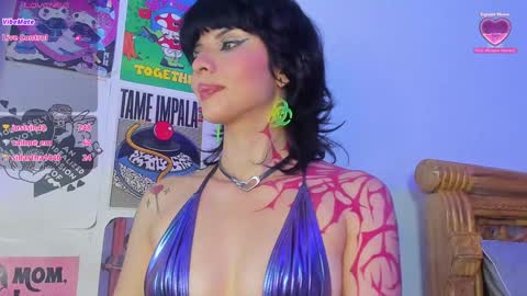 Snapshot of your_rosenrot chatting on 21, 1, 2025 Daniela Help me reach 100 likes online show from 21, 1, 2025