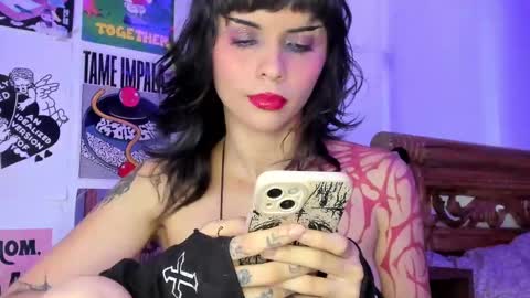 Snapshot of your_rosenrot chatting on 8, 9, 2025 Daniela Help me reach 100 likes online show from 8, 9, 2025