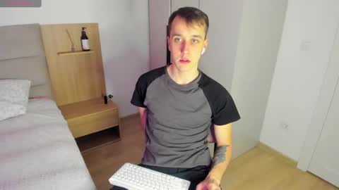 Snapshot of your_super_hero chatting on 27, 2, 2025 Alex online show from 27, 2, 2025