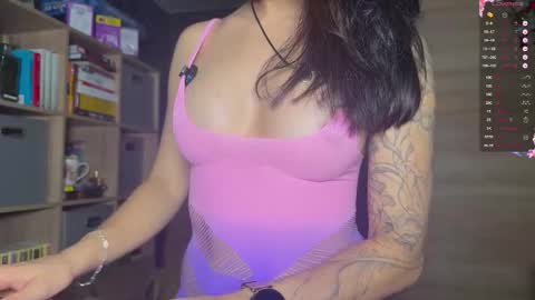 Mia online show from 8, 11, 2025