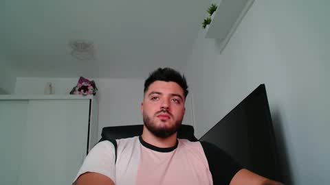 Snapshot of yourcrush000 chatting on 4, 10, 2025 Crush online show from 4, 10, 2025