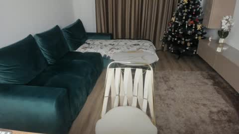 Evelline online show from 8, 12, 2024