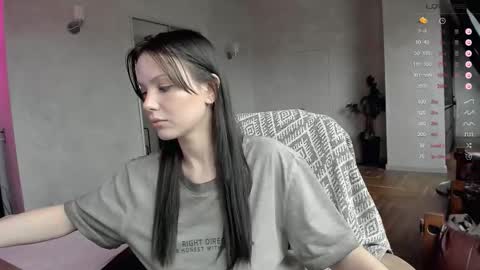 Snapshot of yourher0in chatting on 6, 10, 2025 Aida online show from 6, 10, 2025