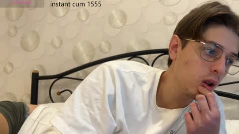 Snapshot of yourhotchristian chatting on 4, 1, 2025 Chris online show from 4, 1, 2025