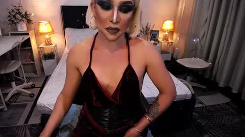 Snapshot of yourlivingonurdream chatting on 17, 7, 2026 -- online show from 17, 7, 2026