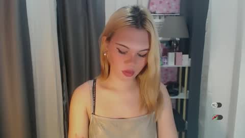 Snapshot of yourlovekylie chatting on 11, 5, 2026 KYLIE MORE online show from 11, 5, 2026