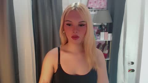 Snapshot of yourlovekylie chatting on 24, 5, 2026 KYLIE MORE online show from 24, 5, 2026