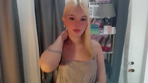 Snapshot of yourlovekylie chatting on 27, 5, 2026 KYLIE MORE online show from 27, 5, 2026