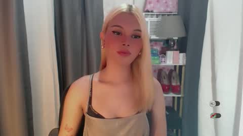 Snapshot of yourlovekylie chatting on 4, 6, 2026 KYLIE MORE online show from 4, 6, 2026