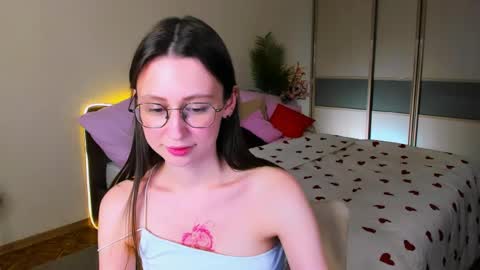 Snapshot of yourlovelystoryy chatting on 29, 4, 2026 Vetta online show from 29, 4, 2026