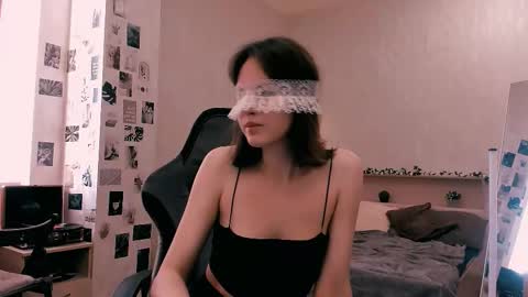 Snapshot of yourlovelystreamer chatting on 13, 9, 2025 Nikol online show from 13, 9, 2025