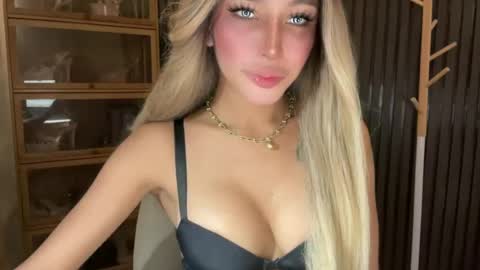 Snapshot of yourlovingpearlita1000 chatting on 9, 8, 2026 Pearl online show from 9, 8, 2026