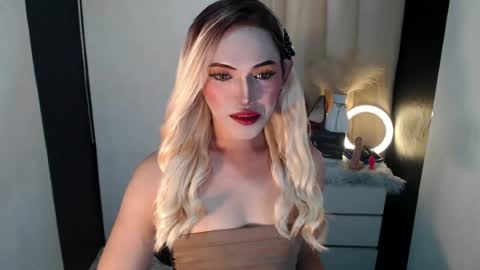 TIFFANY SUCKING QUEEN online show from 3, 8, 2026