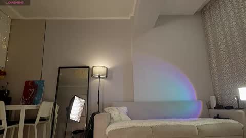 Luminous Luna online show from 3, 2, 2026