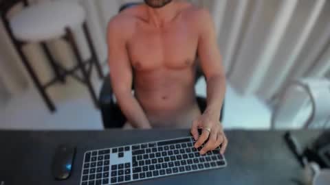 yoursfrenchsubmissiveslutguy online show from 27, 5, 2026