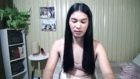 yoursubmissive_larah online show from 10, 4, 2026