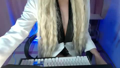 MYSTERIOUS QUEEN online show from 8, 10, 2025