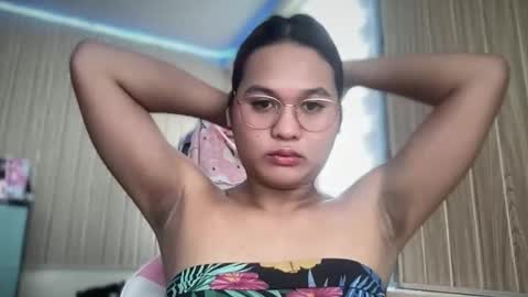 yoursweetgirl_zia online show from 17, 4, 2026