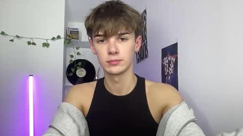 yoursweetyguy online show from 28, 4, 2026