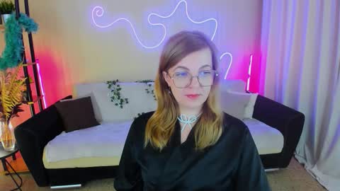 Snapshot of youruniverserr chatting on 10, 10, 2025 Alice online show from 10, 10, 2025