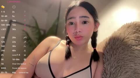 YowgineTheGreat online show from 24, 10, 2025