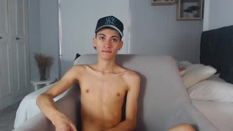 yulian_vasquez online show from 10, 3, 2025