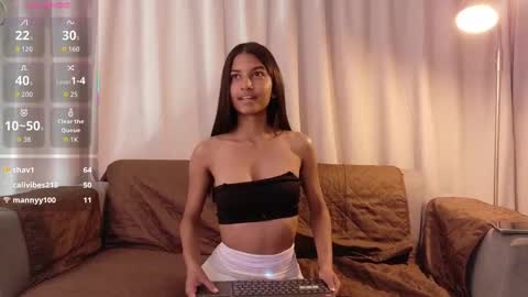 Snapshot of yuliethpetite chatting on 25, 10, 2025 yuliethpetite online show from 25, 10, 2025