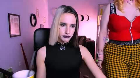 Snapshot of yumeliko_yummy chatting on 11, 9, 2025 Yumeliko online show from 11, 9, 2025