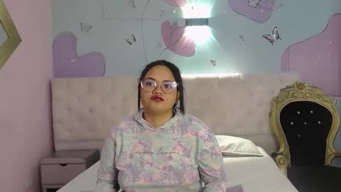 Snapshot of yumiviolet chatting on 4, 2, 2026 YumiViolet online show from 4, 2, 2026