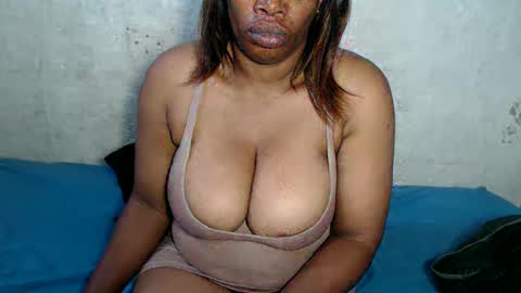 Snapshot of yummytittsxx chatting on 4, 1, 2025 yummytittsxx online show from 4, 1, 2025