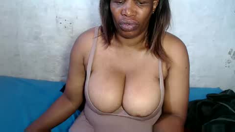 Snapshot of yummytittsxx chatting on 4, 1, 2025 yummytittsxx online show from 4, 1, 2025