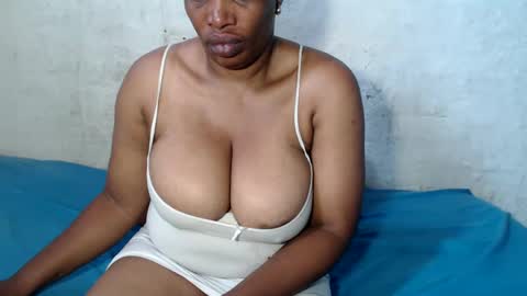 Snapshot of yummytittsxx chatting on 5, 2, 2025 yummytittsxx online show from 5, 2, 2025