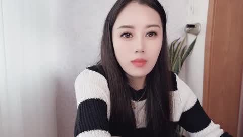 YunEr online show from 17, 10, 2025