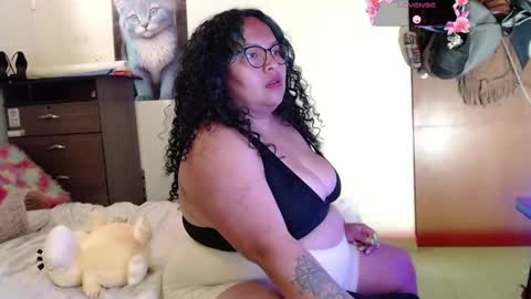 Snapshot of yvonn_jlove chatting on 10, 11, 2025 yvonn online show from 10, 11, 2025