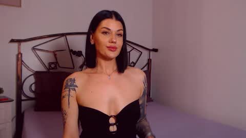 Snapshot of yvonneeverlee chatting on 20, 5, 2026 I V Y online show from 20, 5, 2026