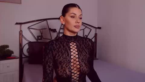Snapshot of yvonneeverlee chatting on 8, 6, 2026 I V Y online show from 8, 6, 2026