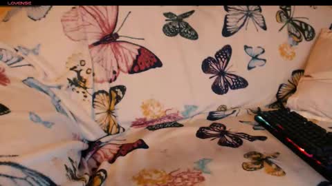 Snapshot of yzza_suave chatting on 21, 11, 2025 yzza_suave online show from 21, 11, 2025