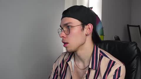 ZACK HUDDLE online show from 26, 6, 2026