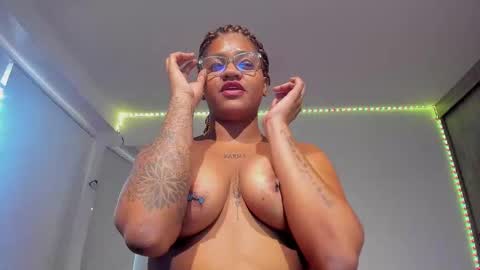 Snapshot of zahra_rose chatting on 5, 3, 2025 zahra_rose online show from 5, 3, 2025