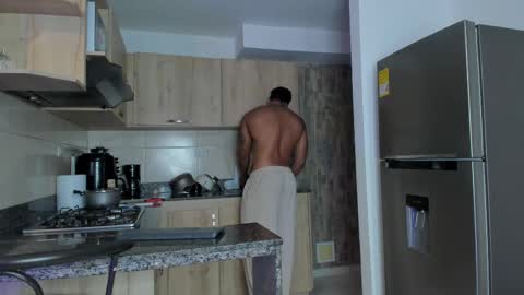 INSTAGRAM yormanfit7 online show from 6, 3, 2025