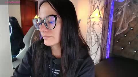   online show from 14, 10, 2025