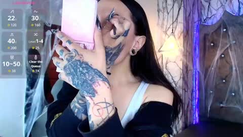   online show from 20, 10, 2025