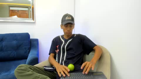Snapshot of zane_belville chatting on 8, 5, 2026 Zane Belville online show from 8, 5, 2026