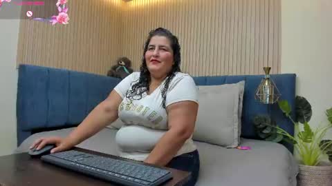 Snapshot of zara_milf_ chatting on 4, 7, 2026 zara online show from 4, 7, 2026